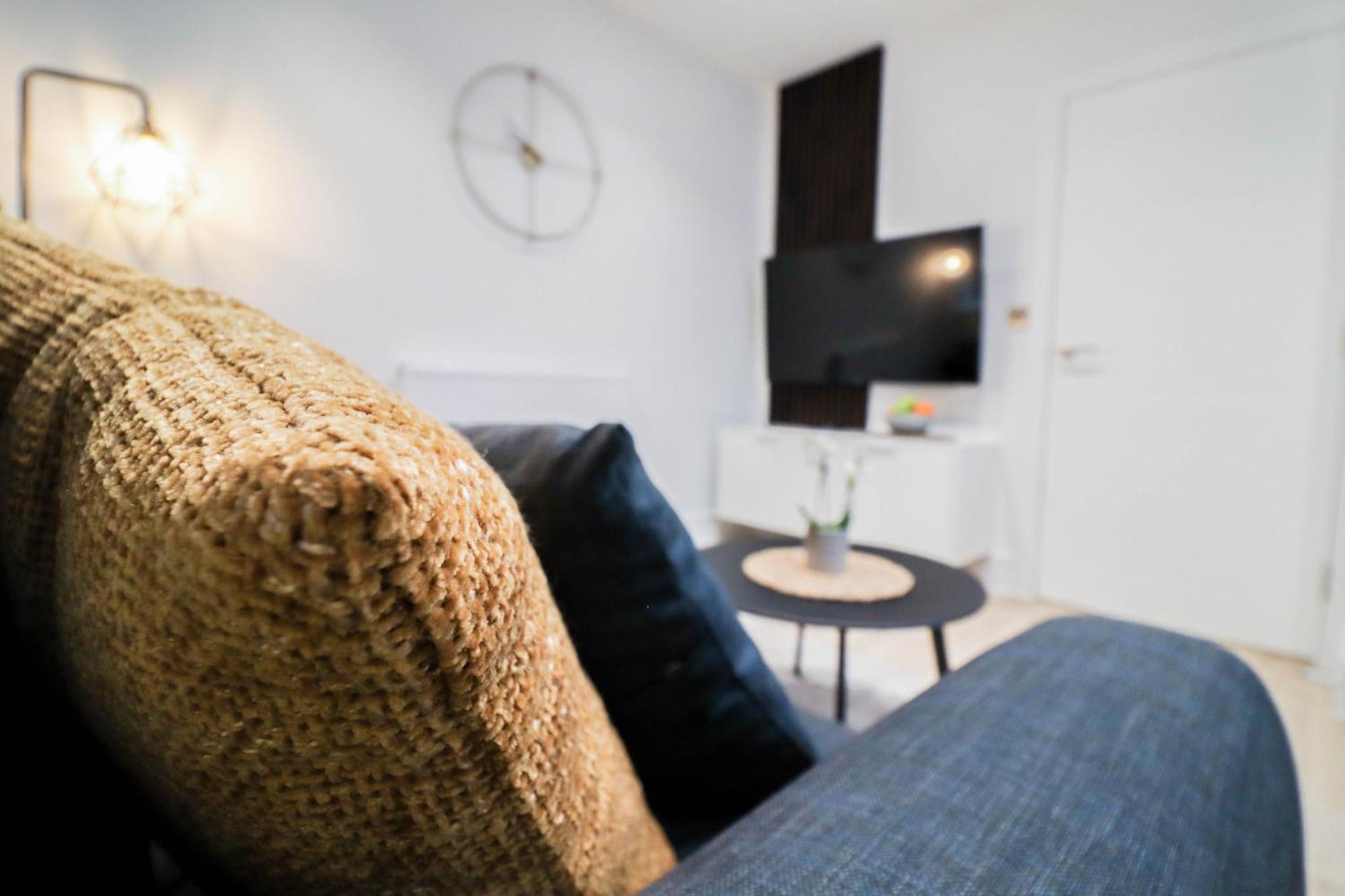 Modern 1-bed In Buckinghamshire With Free Wifi, Parking & Garden