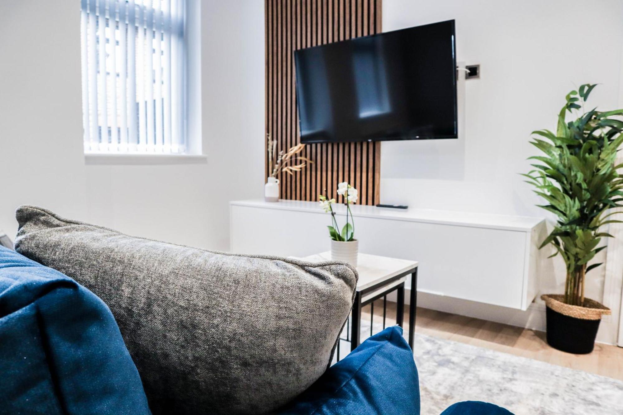 Modern 1-bed In Buckinghamshire With Free Wifi, Parking & Garden Apartment *