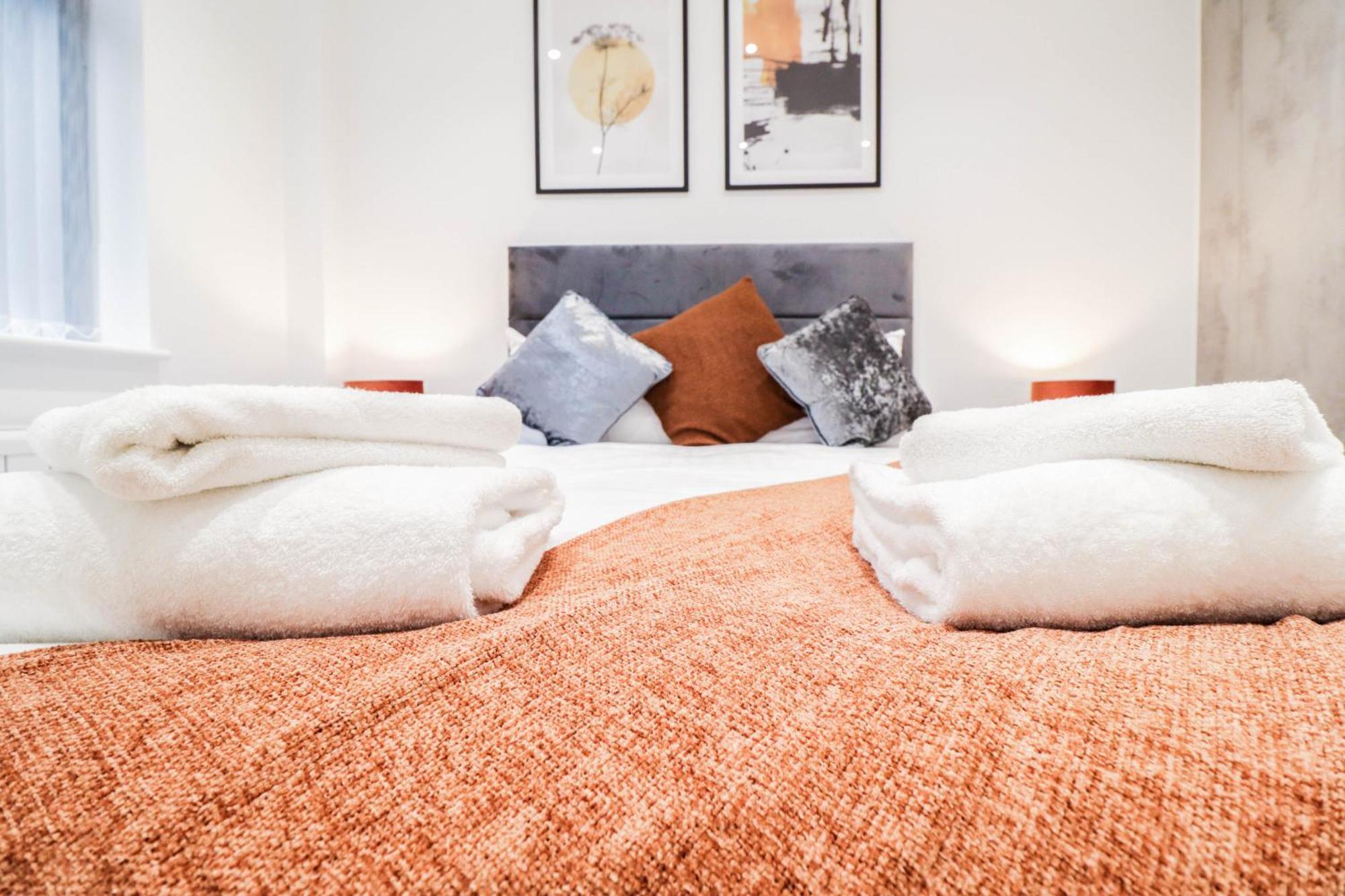 Modern 1-bed In Buckinghamshire With Free Wifi, Parking & Garden Apartment High Wycombe