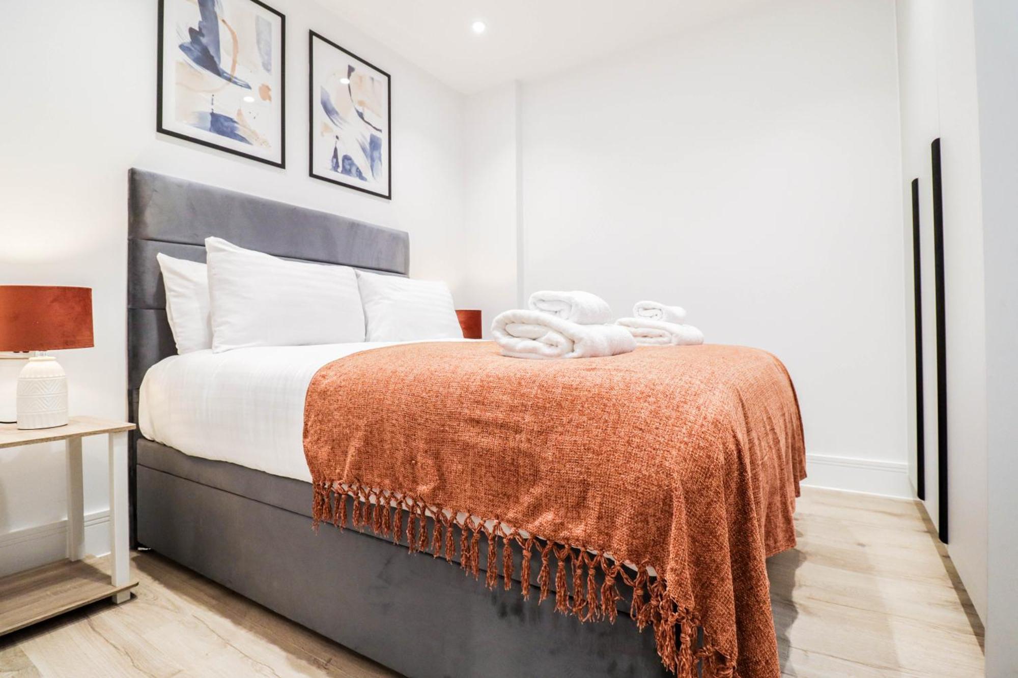 Modern 1-bed In Buckinghamshire With Free Wifi, Parking & Garden High Wycombe