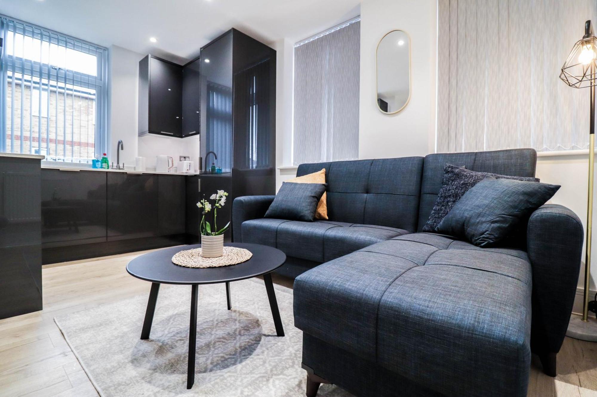 Modern 1-bed In Buckinghamshire With Free Wifi, Parking & Garden