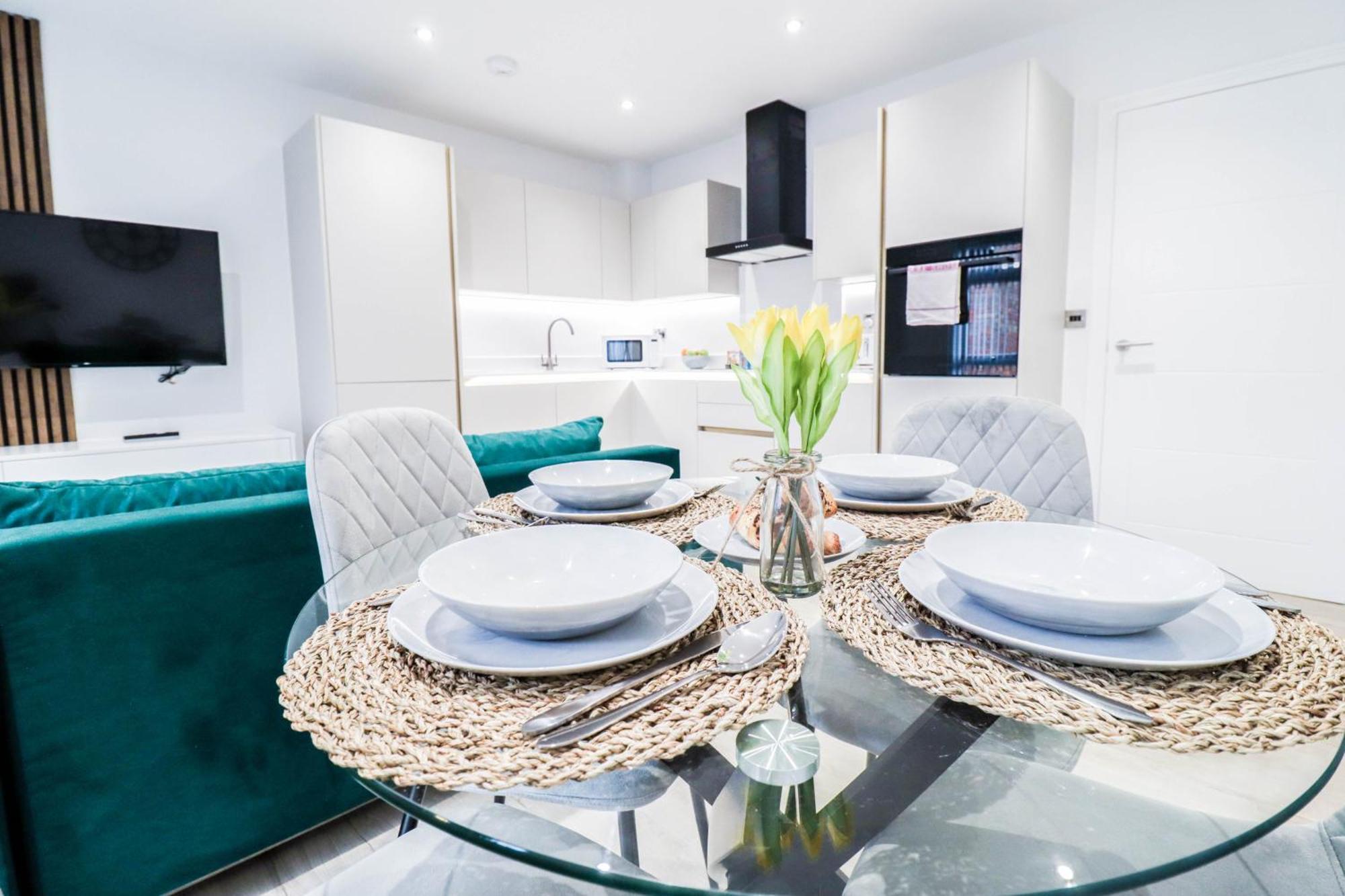 Modern 1-bed In Buckinghamshire With Free Wifi, Parking & Garden * High Wycombe
