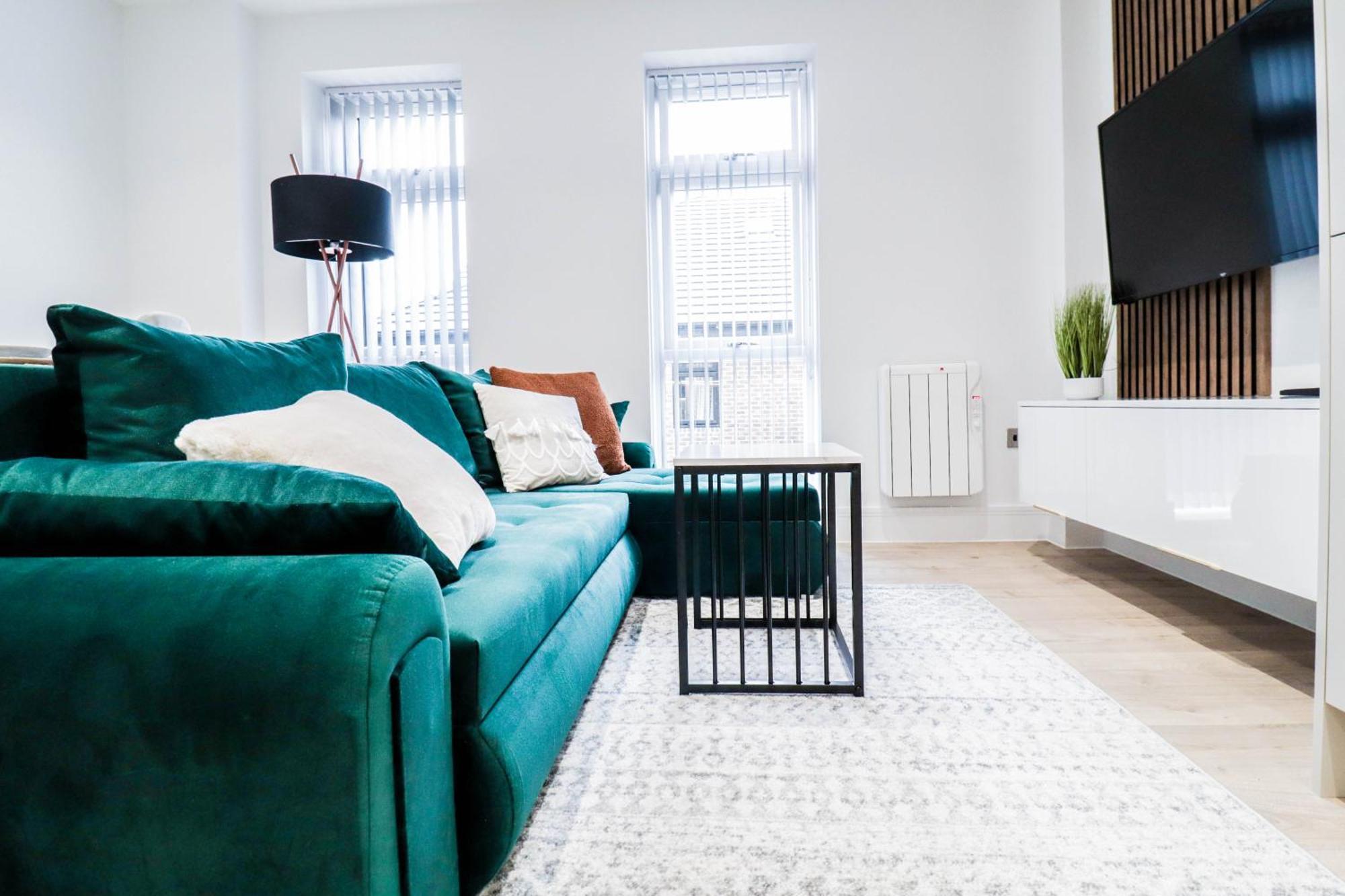 Modern 1-bed In Buckinghamshire With Free Wifi, Parking & Garden Apartment High Wycombe