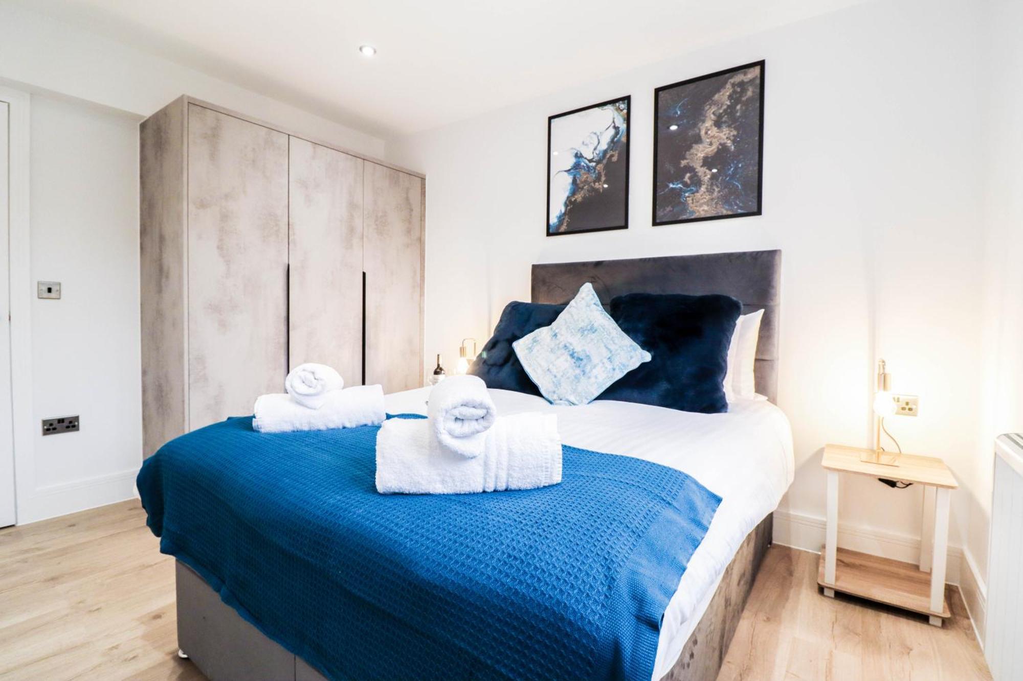 Modern 1-bed In Buckinghamshire With Free Wifi, Parking & Garden Apartment *