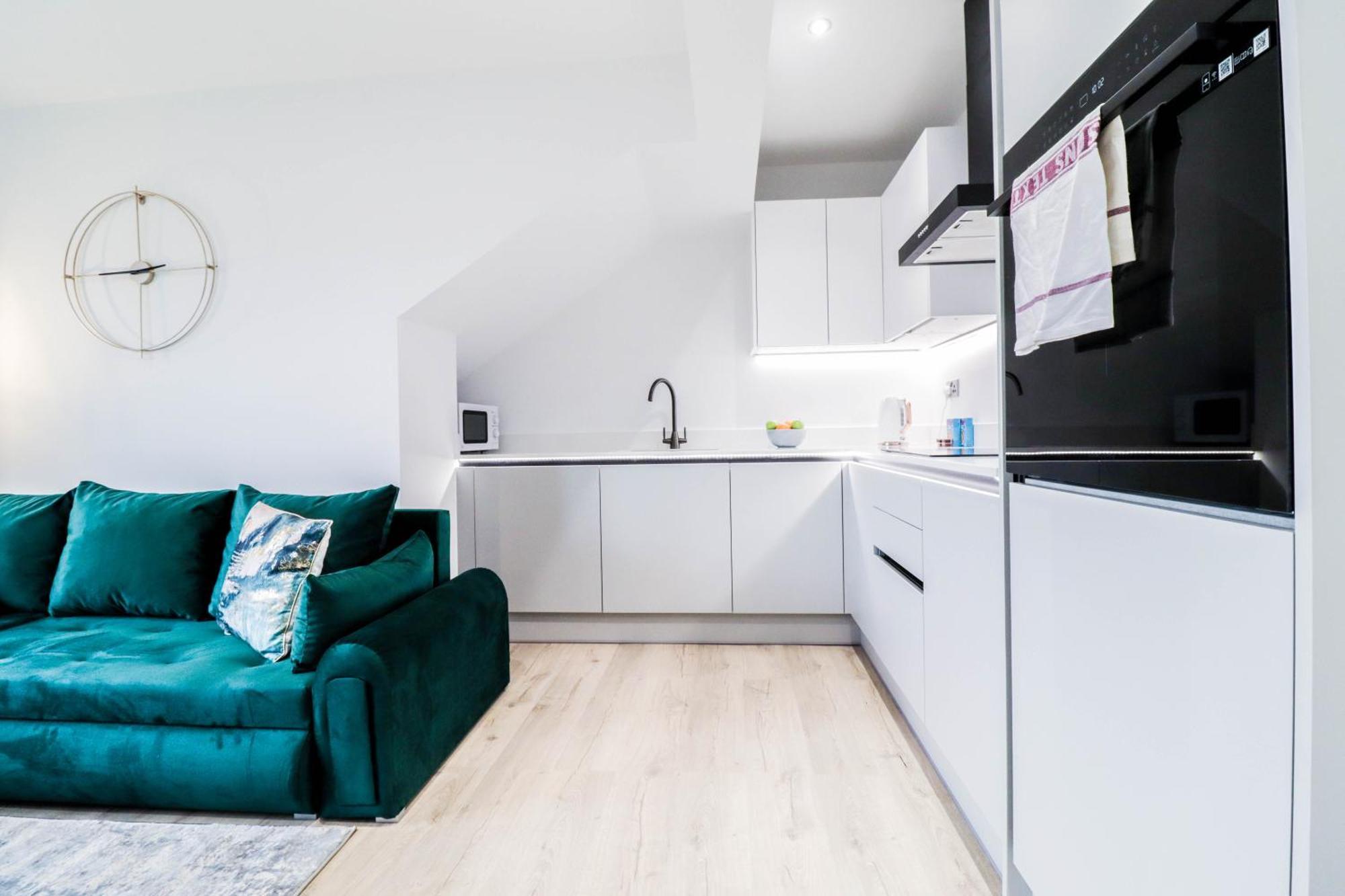 Modern 1-bed In Buckinghamshire With Free Wifi, Parking & Garden