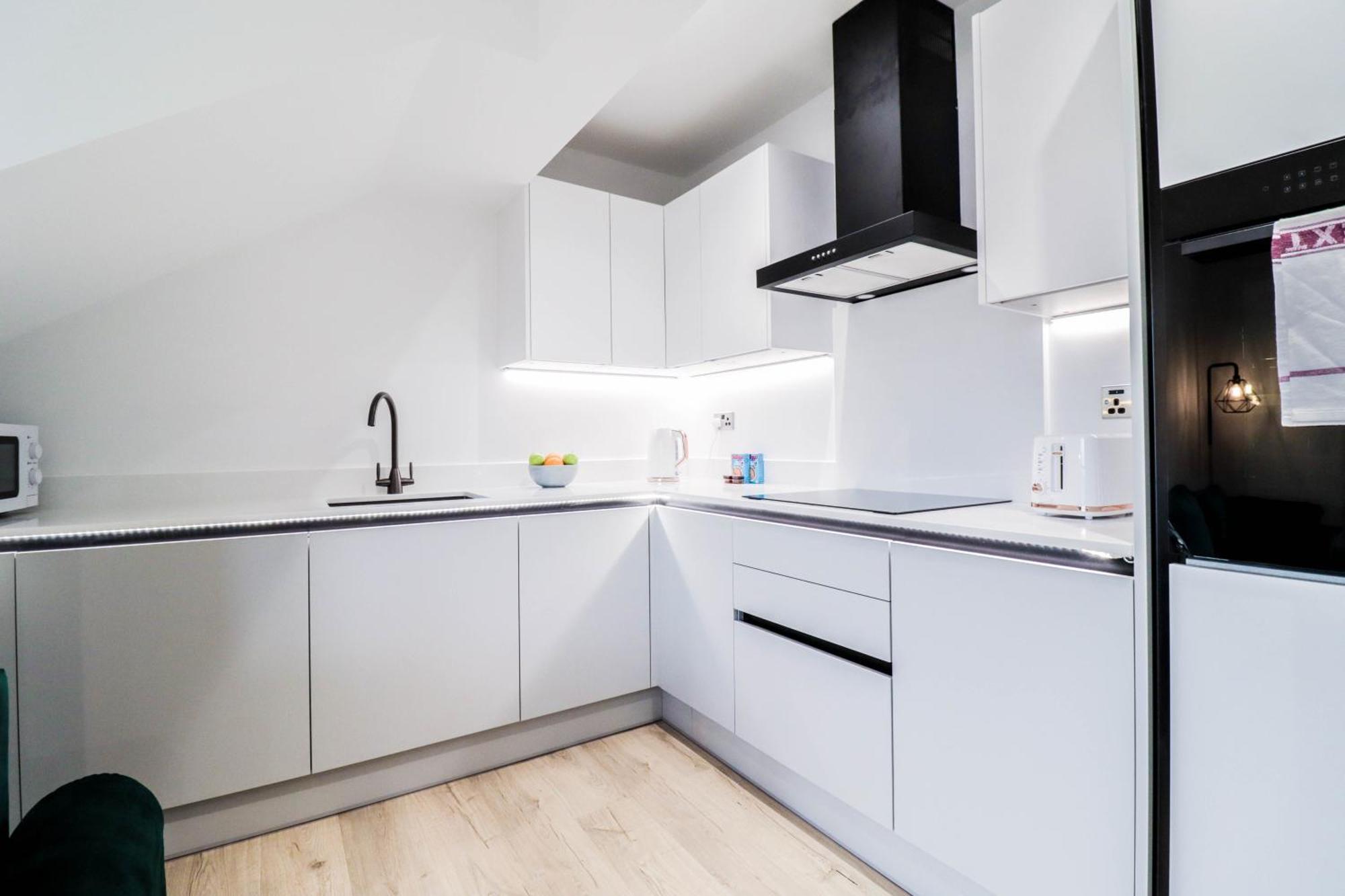 Modern 1-bed In Buckinghamshire With Free Wifi, Parking & Garden * High Wycombe