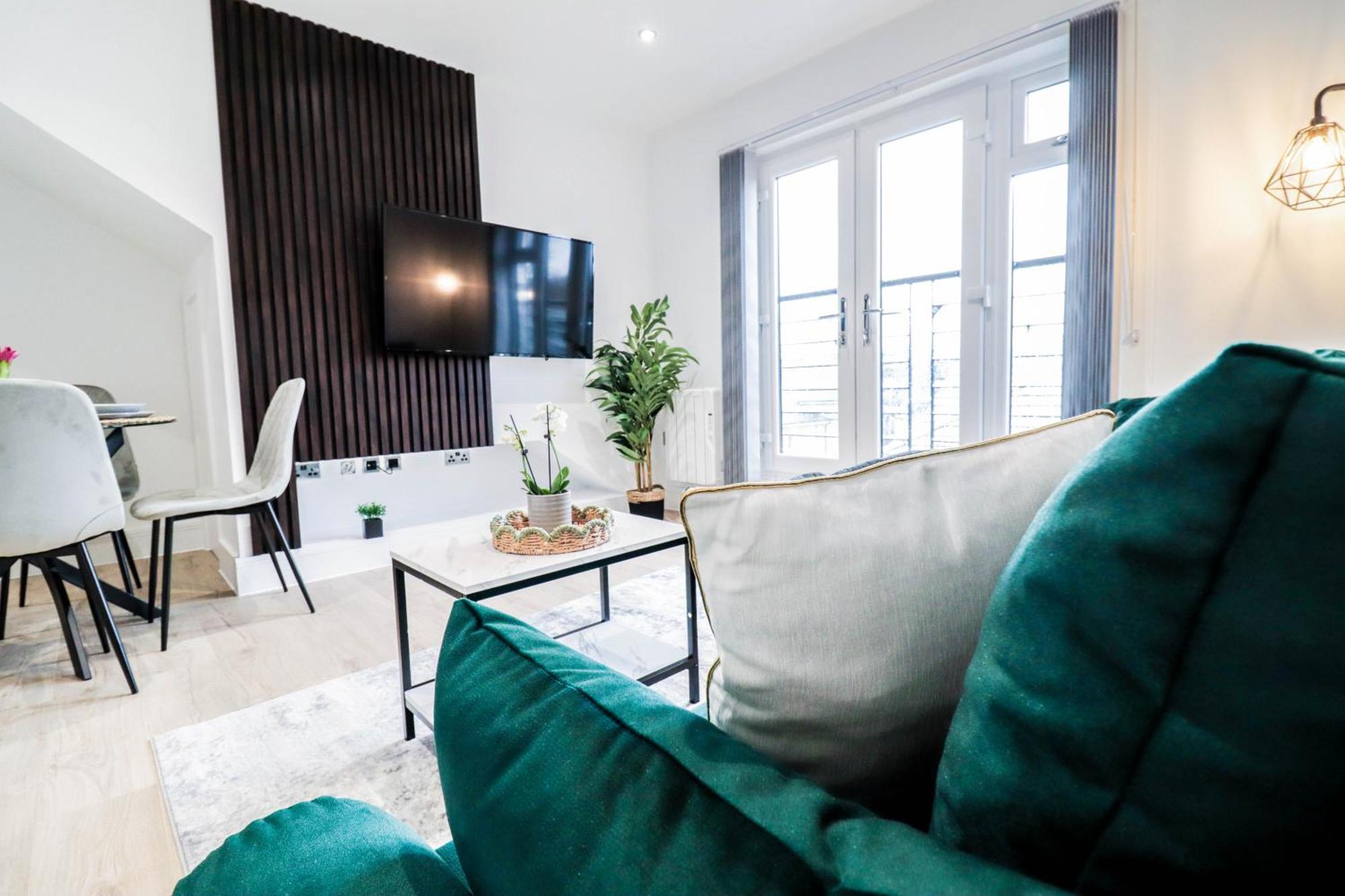 Apartment Modern 1-bed In Buckinghamshire With Free Wifi, Parking & Garden