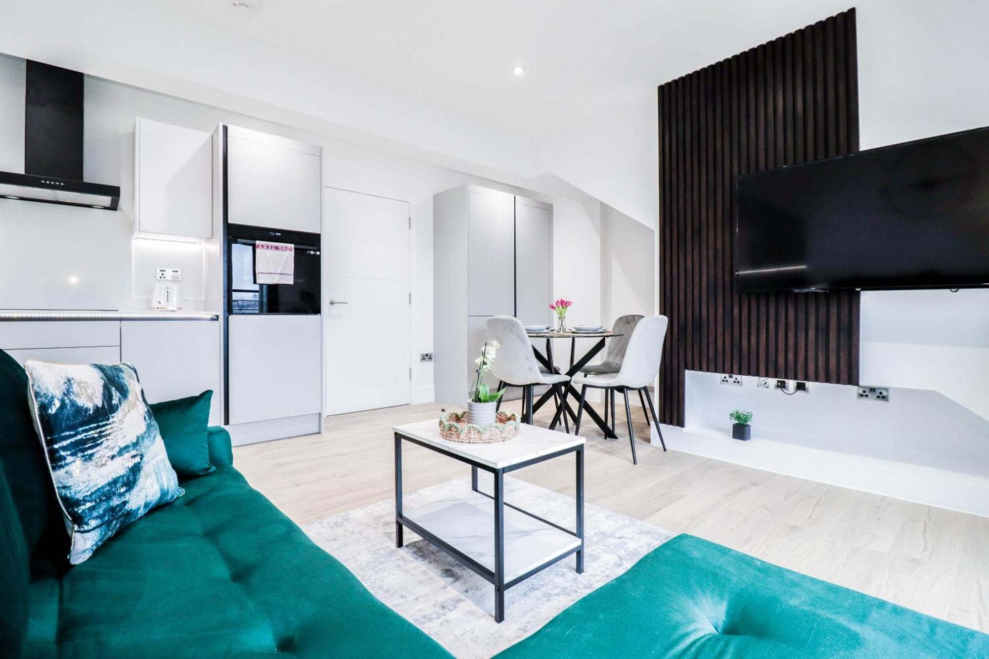 Modern 1-bed In Buckinghamshire With Free Wifi, Parking & Garden *