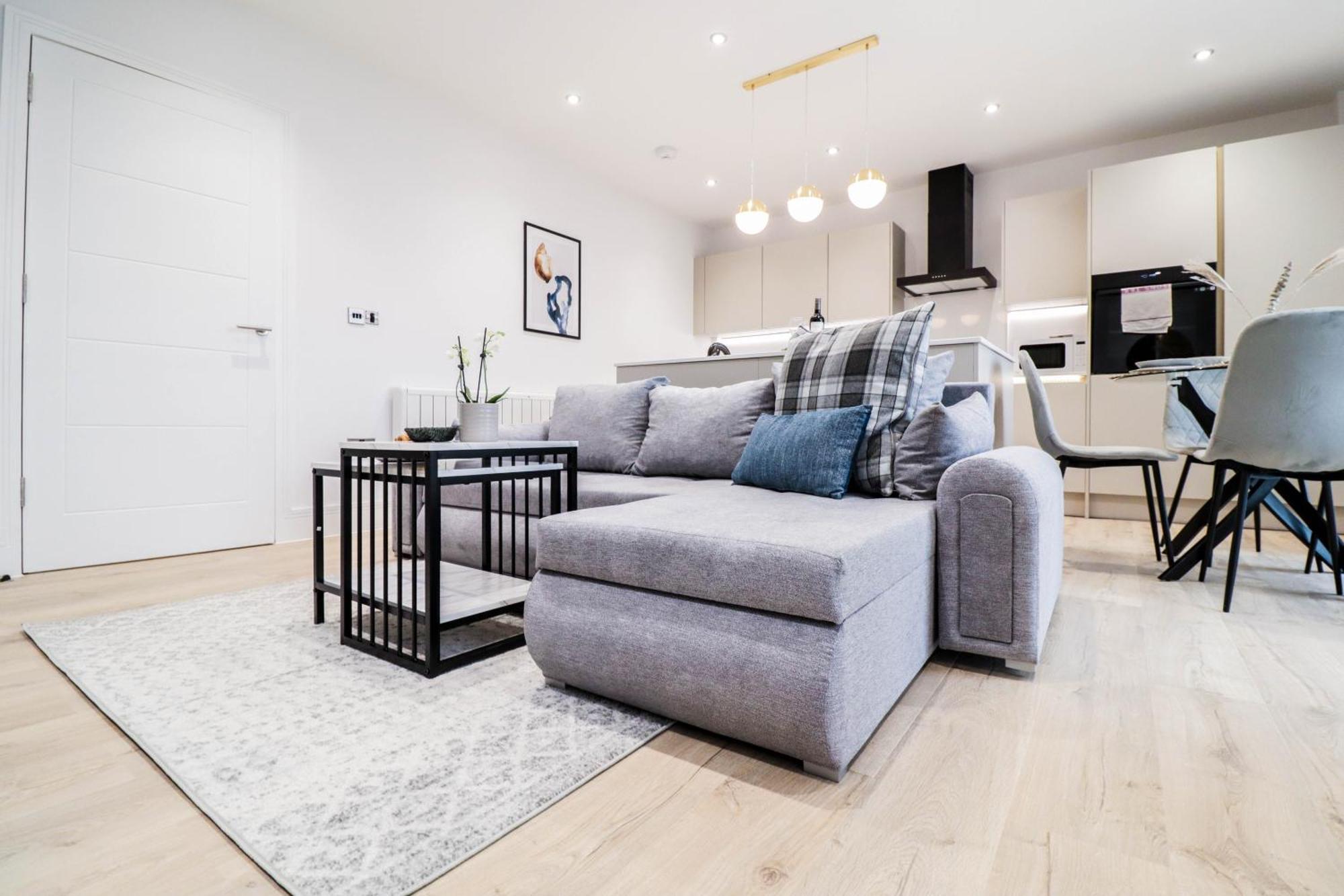 Modern 1-bed In Buckinghamshire With Free Wifi, Parking & Garden Apartment *