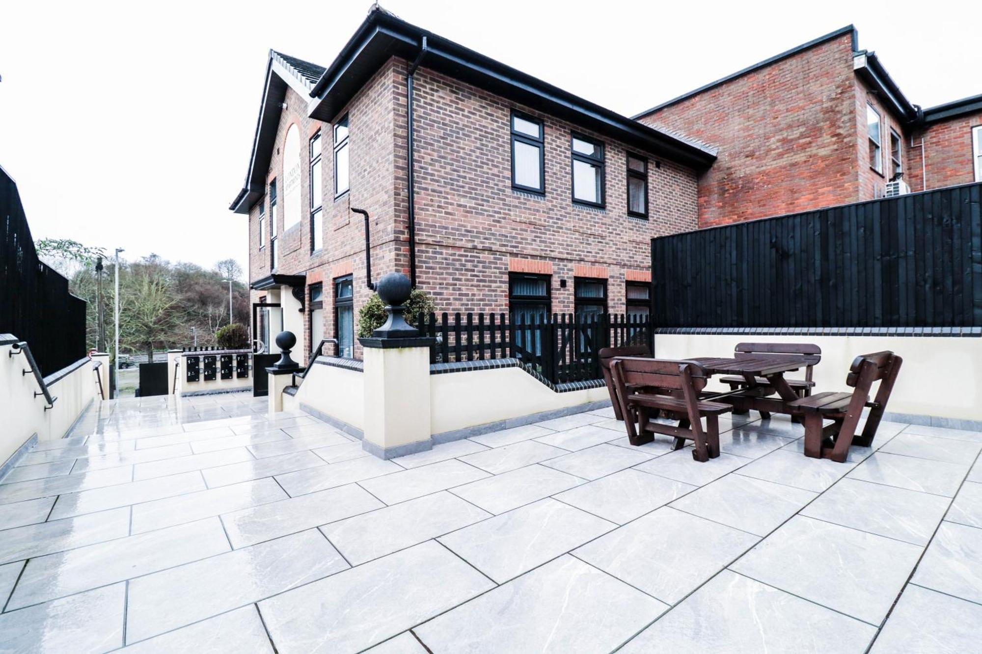 Apartment Modern 1-bed In Buckinghamshire With Free Wifi, Parking & Garden
