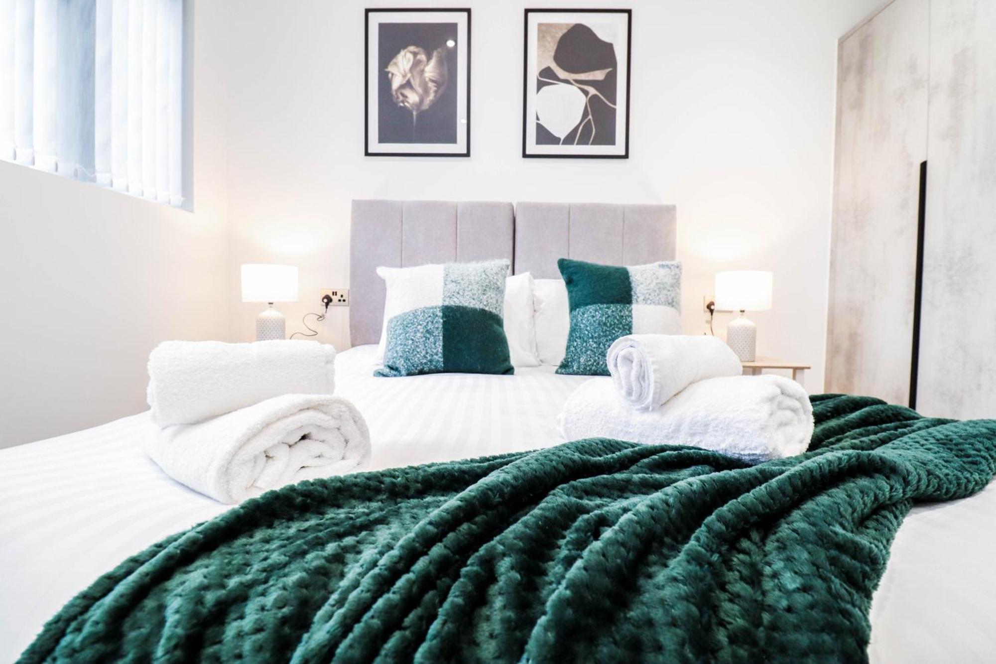 Modern 1-bed In Buckinghamshire With Free Wifi, Parking & Garden Apartment High Wycombe
