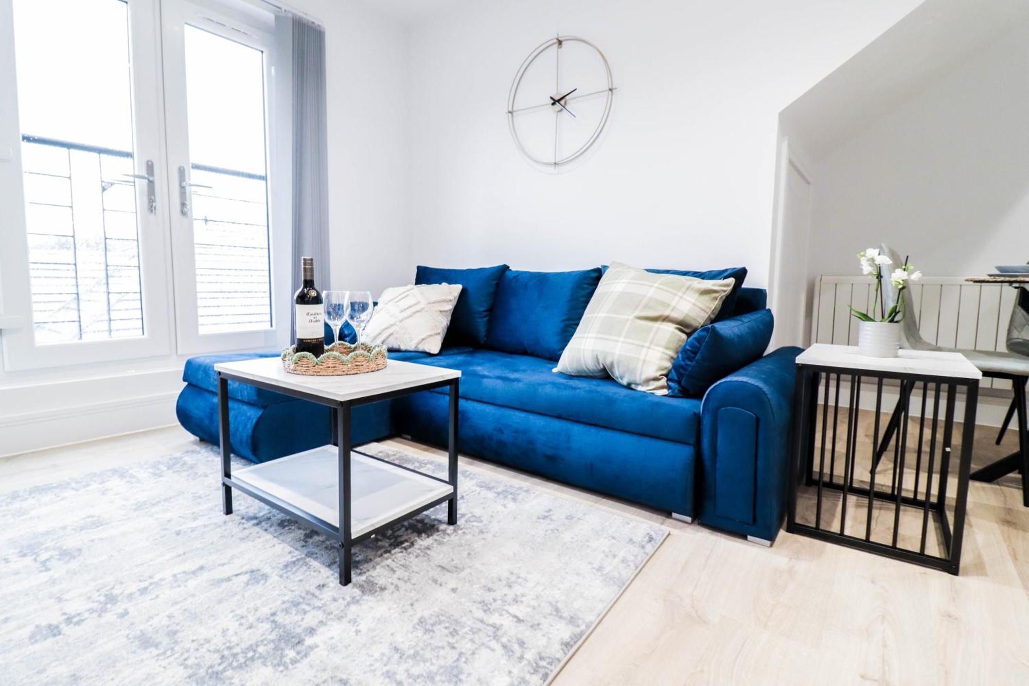 Modern 1-bed In Buckinghamshire With Free Wifi, Parking & Garden Apartment