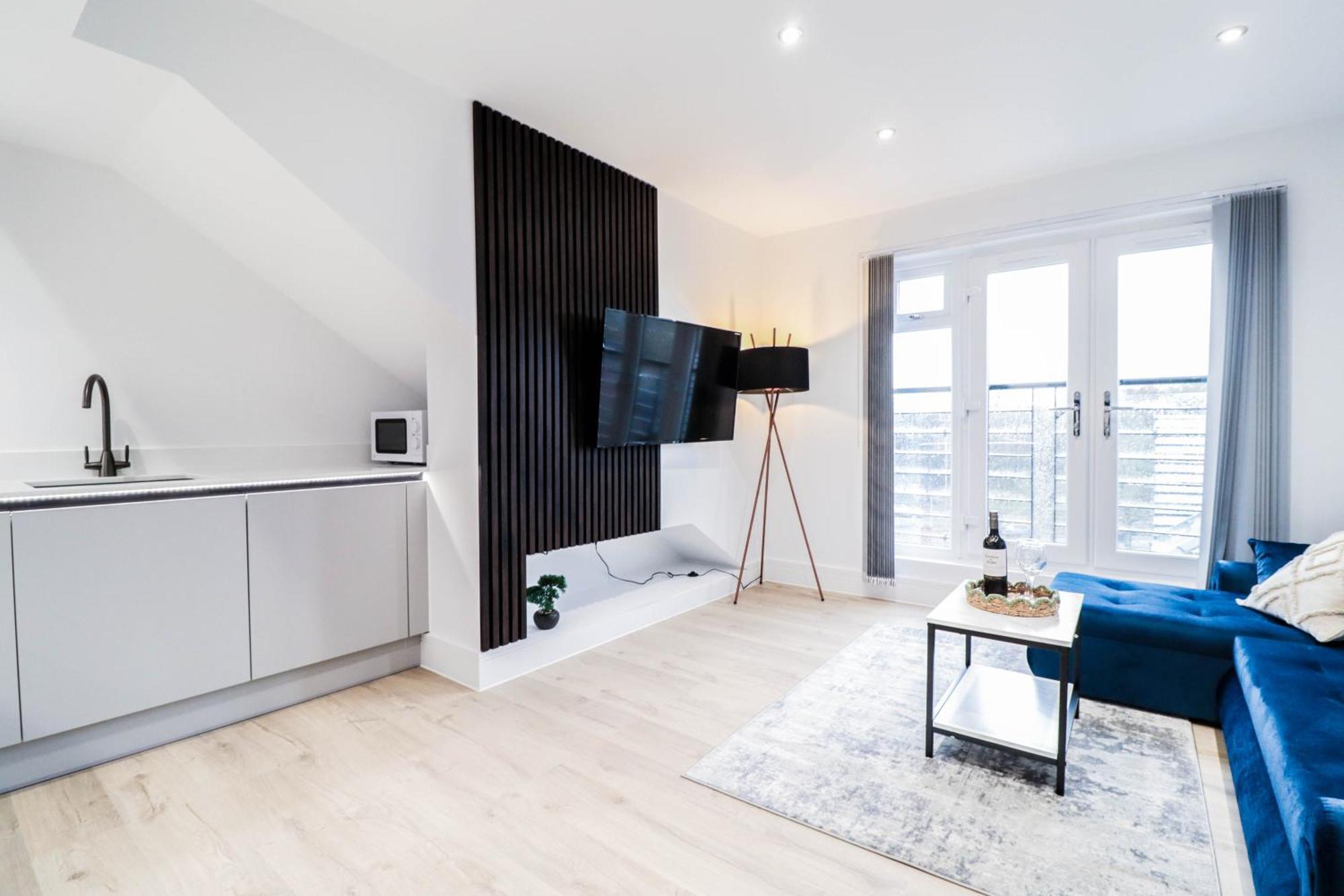 Modern 1-bed In Buckinghamshire With Free Wifi, Parking & Garden High Wycombe