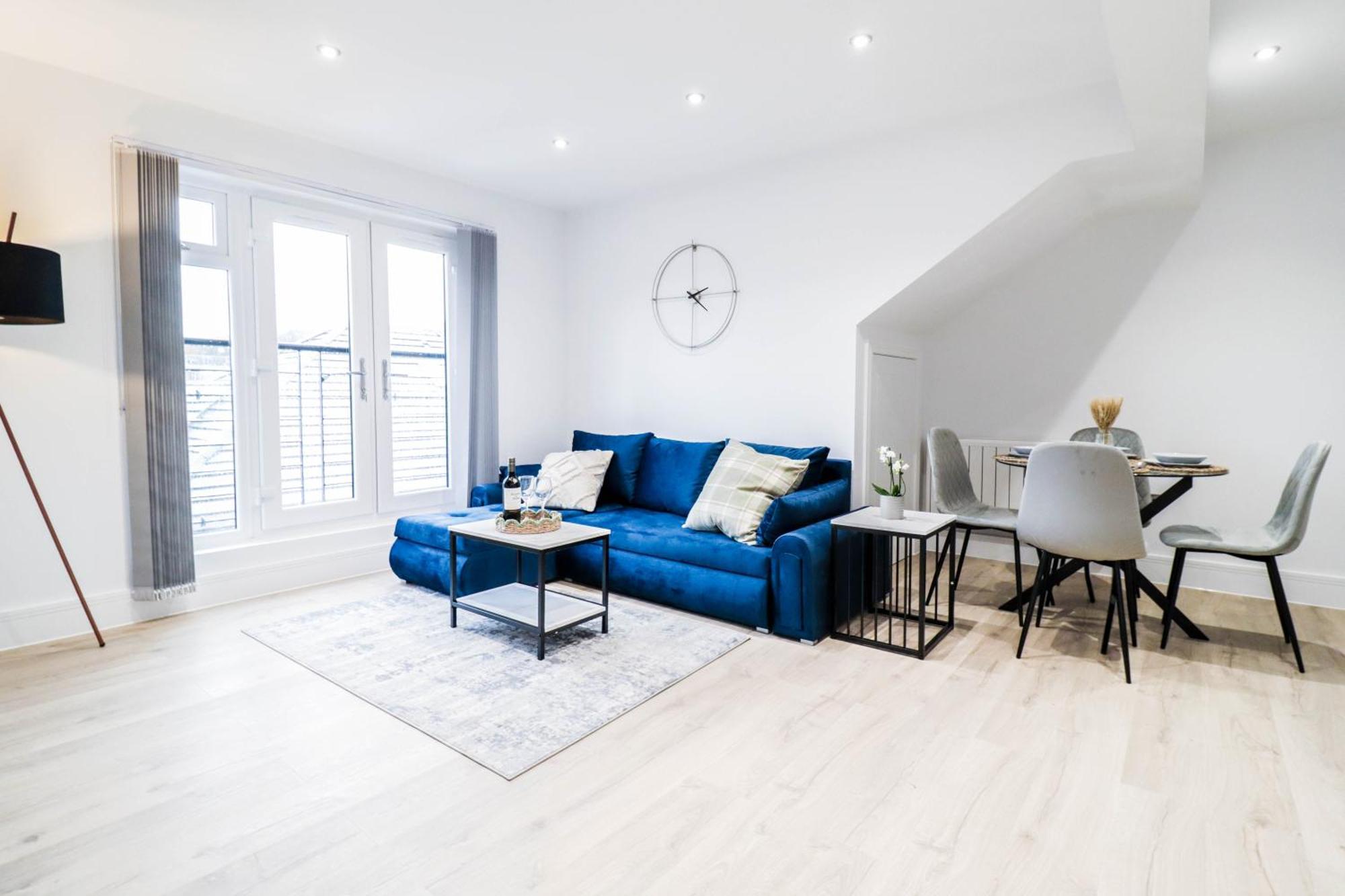 Modern 1-bed In Buckinghamshire With Free Wifi, Parking & Garden Apartment