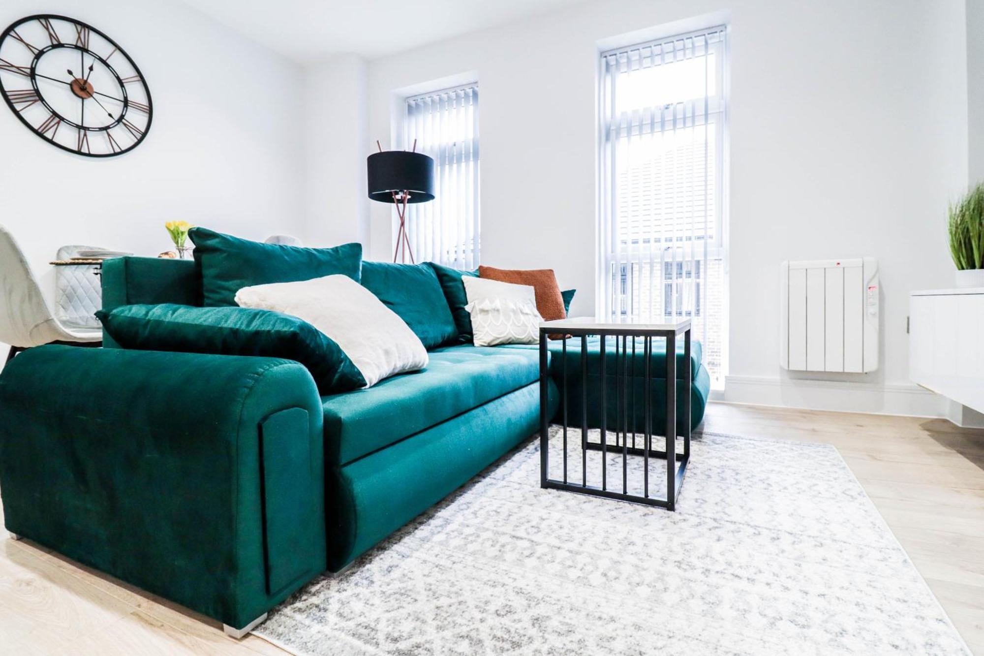 Modern 1-bed In Buckinghamshire With Free Wifi, Parking & Garden High Wycombe