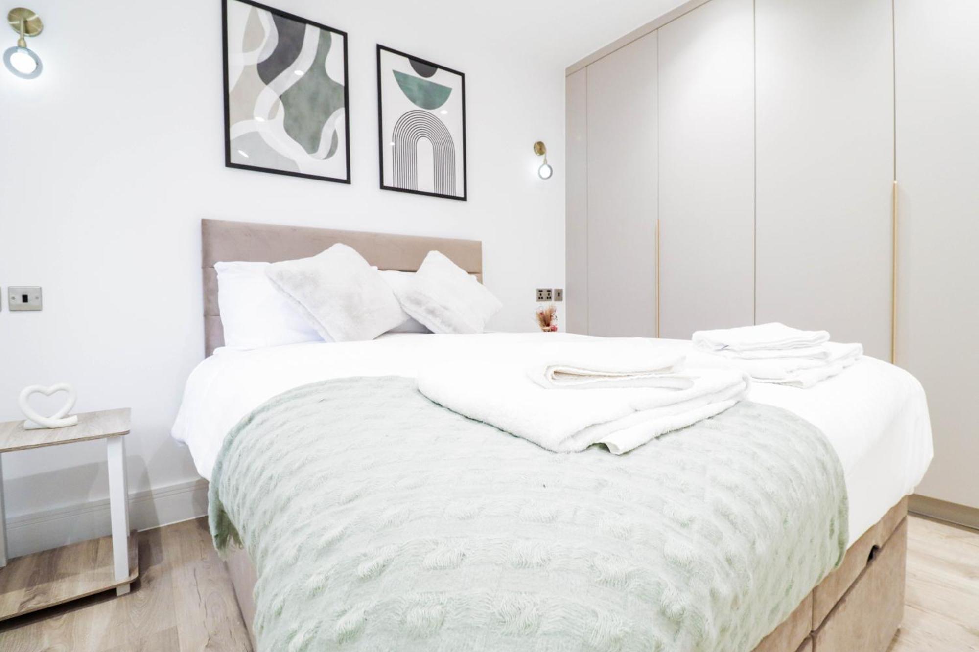 Modern 1-bed In Buckinghamshire With Free Wifi, Parking & Garden